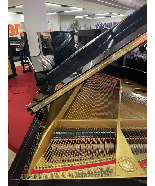 Half-tail piano YAMAHA C3 shiny black
