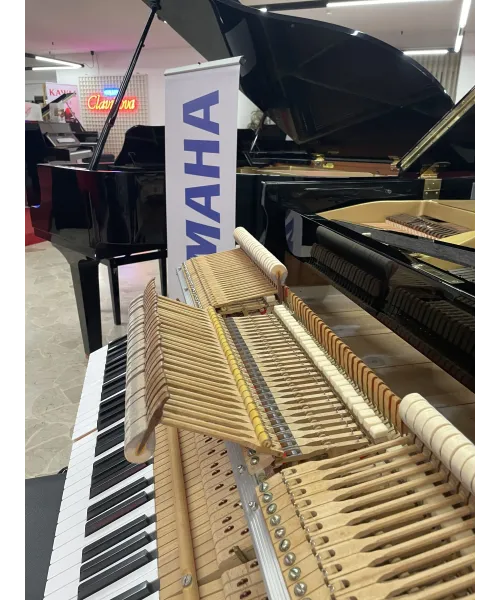 PIANOFORTE A MEZZA CODA YAMAHA C3 NERO LUCIDO