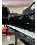 Half-tail piano YAMAHA C3 shiny black