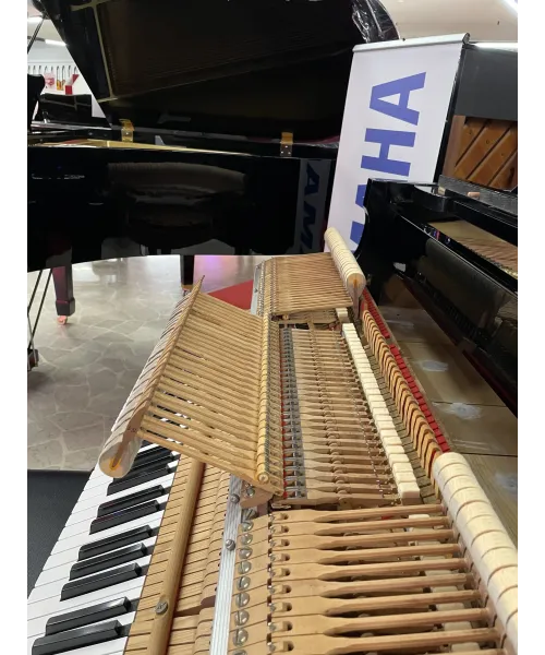 PIANOFORTE A MEZZA CODA YAMAHA C3 NERO LUCIDO