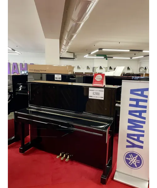 Vertical piano YAMAHA U1 glossy black