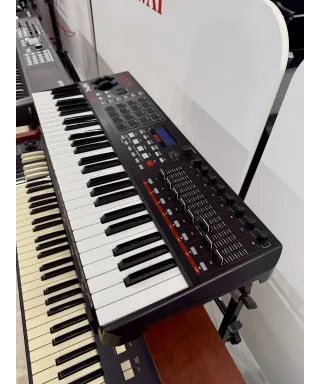 Akai-mpk-249-packaging