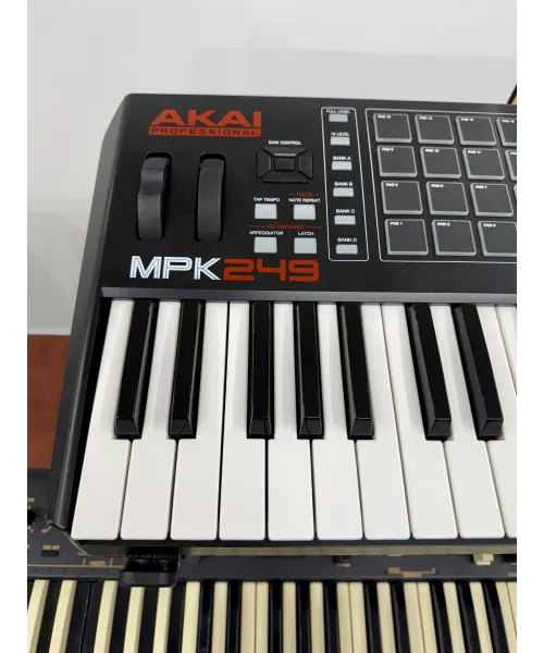 Akai-mpk-249-packaging