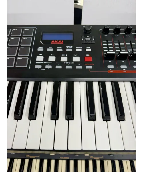 Akai-mpk-249-packaging