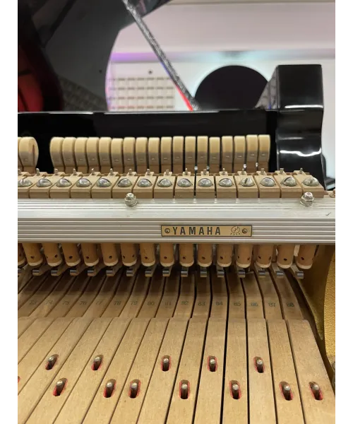 tail piano Yamaha C7 shiny black