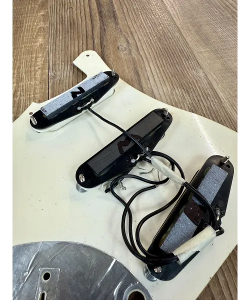 pickguard-squier-yn-1996-SDS-