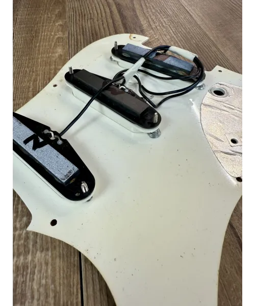 pickguard-squier-yn-1996-sss-
