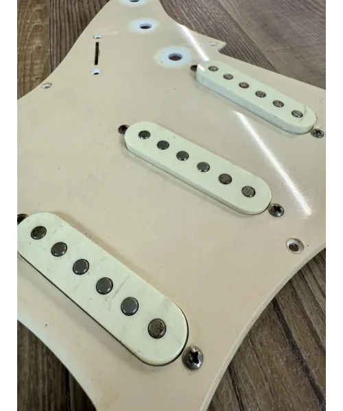 pickguard-squier-yn-1996-sss-