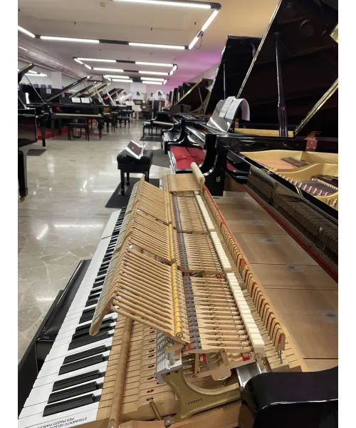 Half-tail piano YAMAHA G3 glossy black