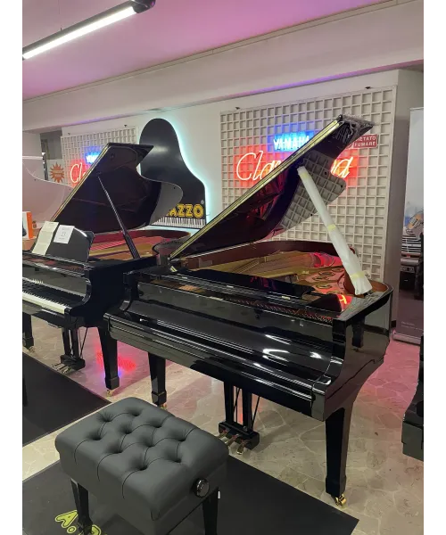 Half-tail piano YAMAHA C5 black