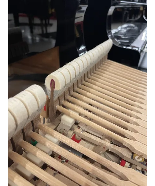 Half-tail piano YAMAHA C5 black