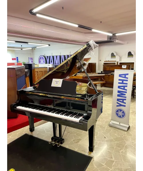 pianoforte a mezza coda c7 nero