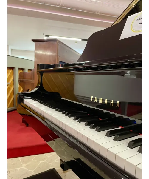 pianoforte a mezza coda c7 nero