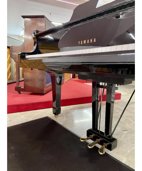 pianoforte a mezza coda c7 nero