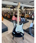 assemblato-squier-stratocaster-black
