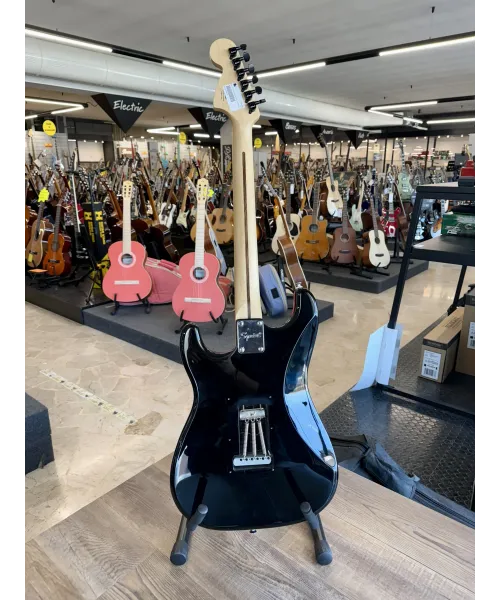 assemblato-squier-stratocaster-black