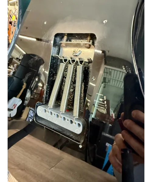 assemblato-squier-stratocaster-black