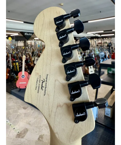 assemblato-squier-stratocaster-black