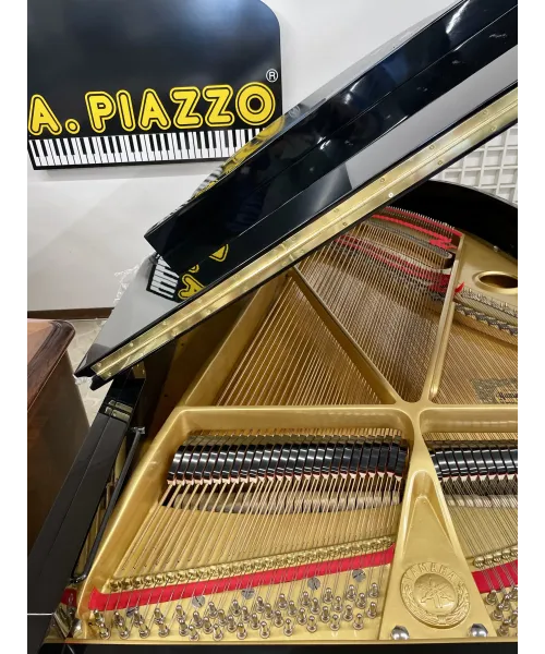 half-tailed piano Yamaha C3 black