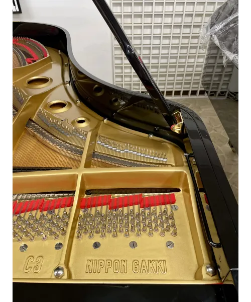 half-tailed piano Yamaha C3 black