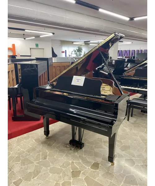 half-tailed piano Yamaha C3 black