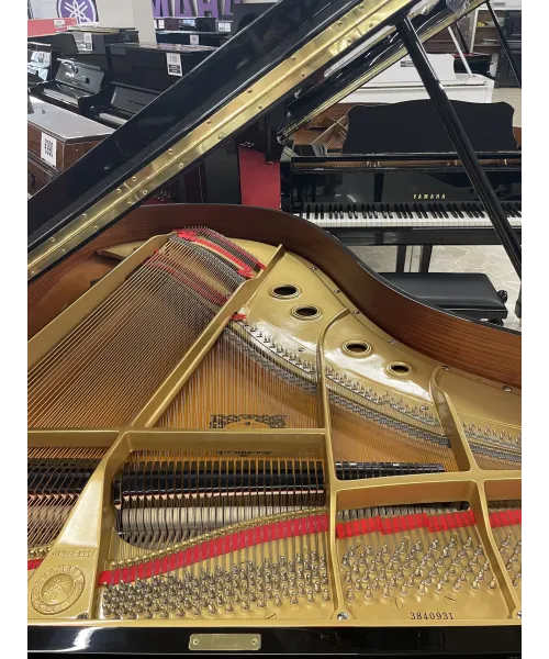 half-tailed piano Yamaha C3 black