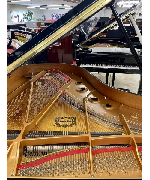 half-tailed piano Yamaha C3 black