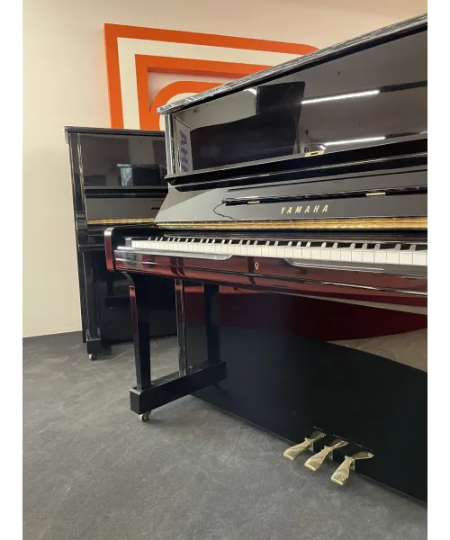 yamaha vertical piano mod. U1 black