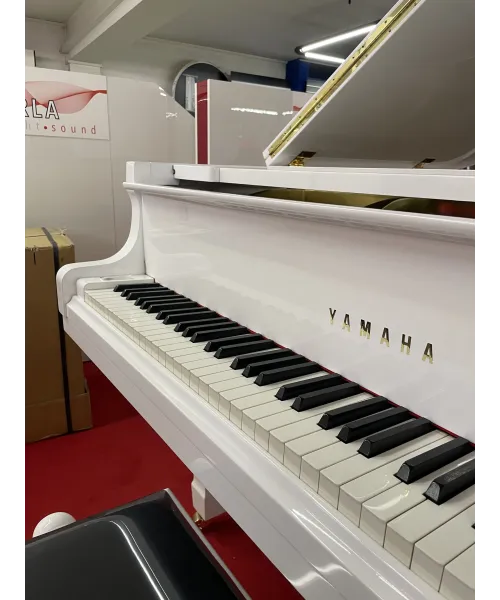yamaha G2 white half-tail piano