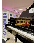half-tailed piano Yamaha C7 glossy black