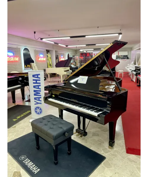 half-tailed piano Yamaha C7 glossy black