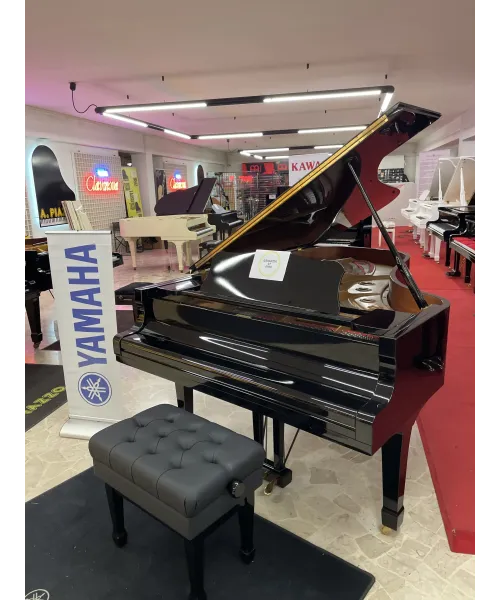 half-tailed piano Yamaha C7 glossy black