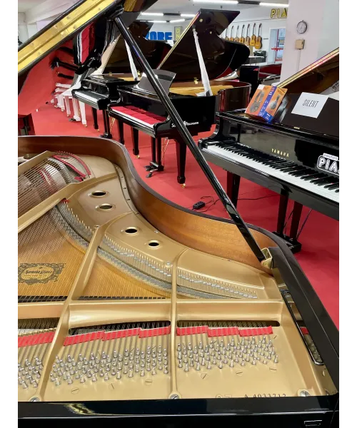 half-tailed piano Yamaha C7 glossy black