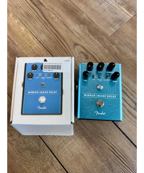 fender-mirror-image-delay-packaging