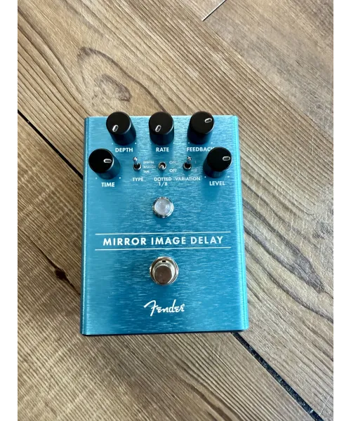 fender-mirror-image-delay-packaging