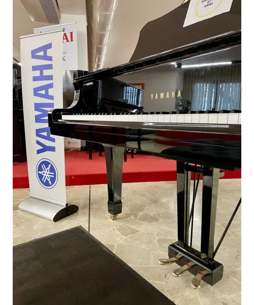 yamaha C7 black half-tail piano