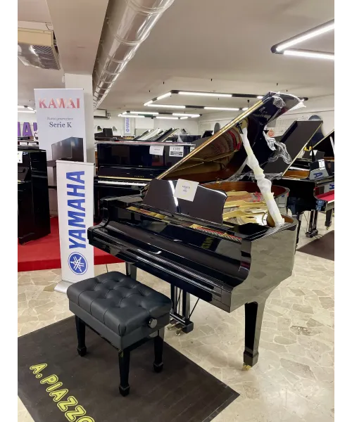yamaha C7 black half-tail piano