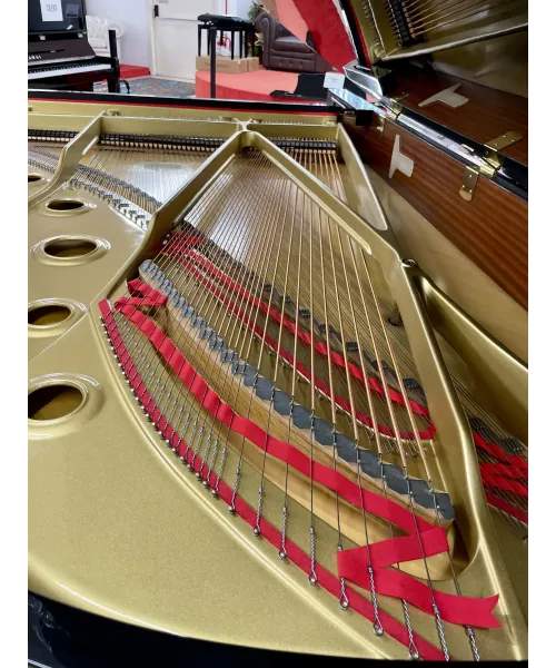 yamaha C7 black half-tail piano