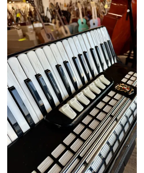 Marotta-120b-black-custody