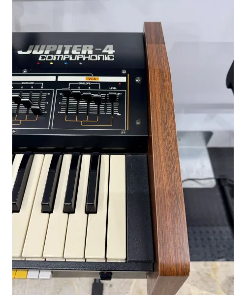 Roland-Jupiter-4-
