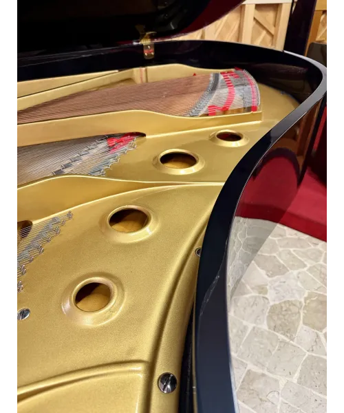 Half tail piano Yamaha mod. G5 glossy black