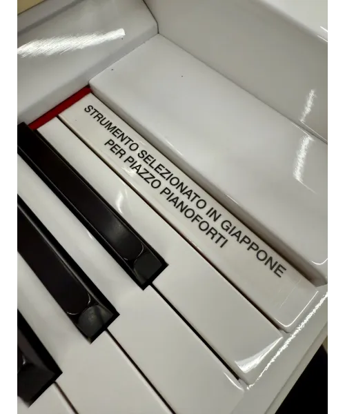 Yamaha vertical piano mod.u3h glossy white