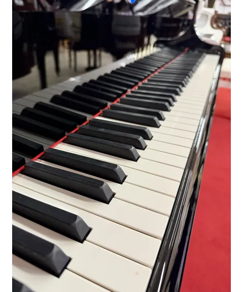 Half tail piano Yamaha mod. C3X glossy black