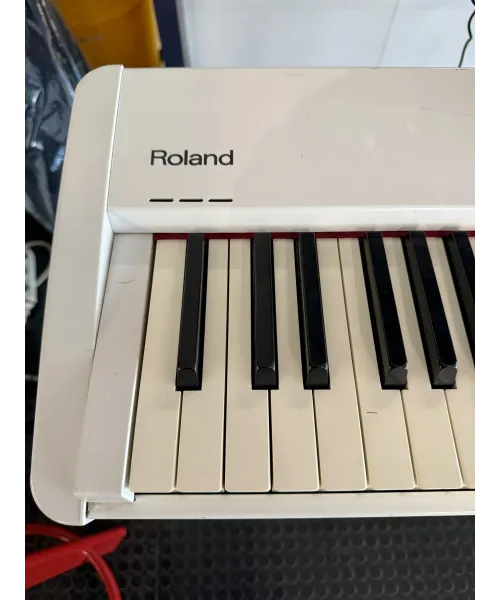 Roland-fp-4f