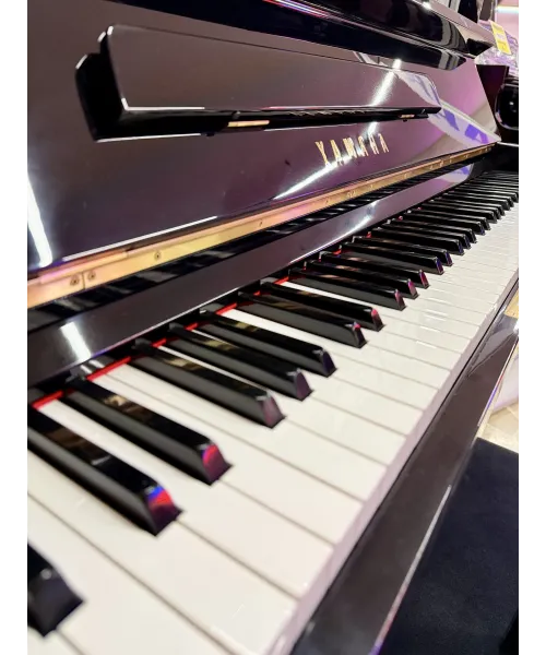 Yamaha vertical piano mod. U1 glossy black
