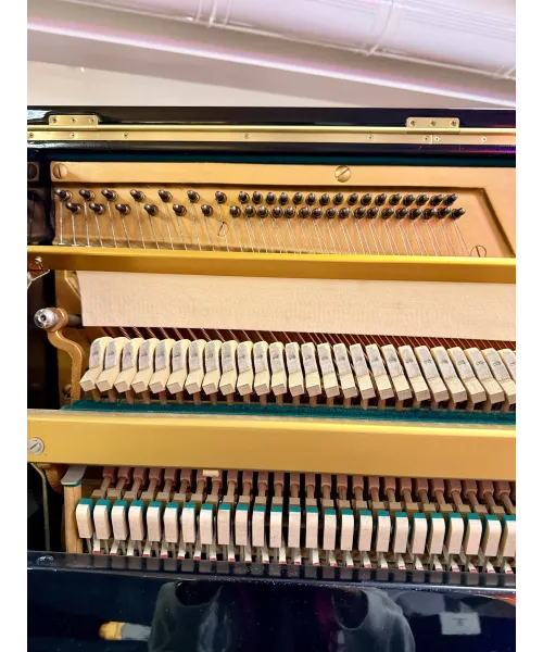 Yamaha vertical piano mod. U1 glossy black