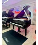Half tail piano Yamaha mod. G3 glossy black
