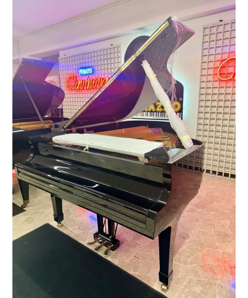 Half tail piano Yamaha mod. G3 glossy black
