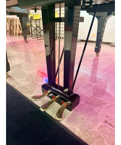 Half tail piano Yamaha mod. G3 glossy black