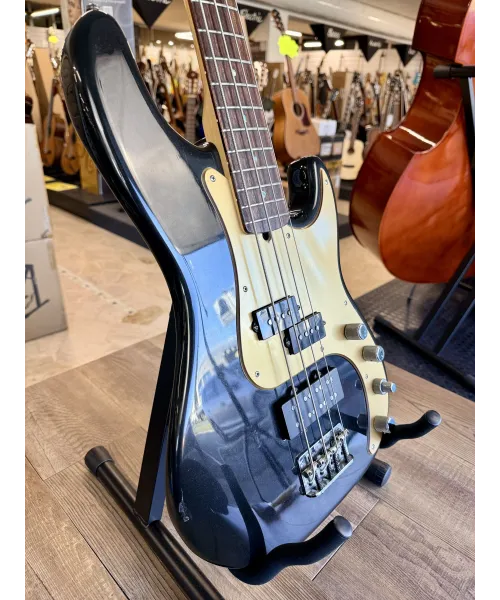 fender-American-deluxe-precision-bass